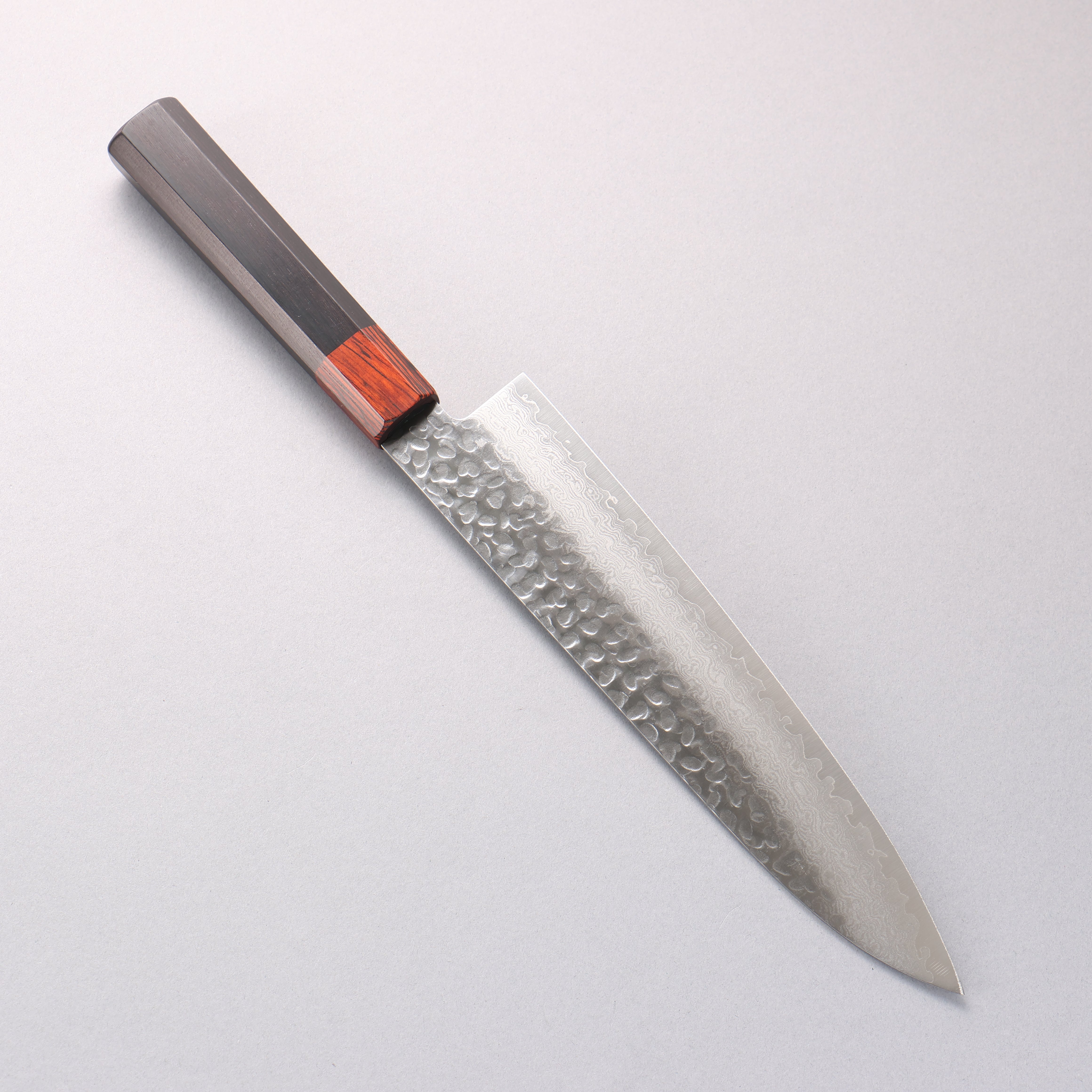 Seisuke VG10 33 Lagen gehämmerter Damast Gyuto 210 mm, schwarzer Pakkaholzgriff
