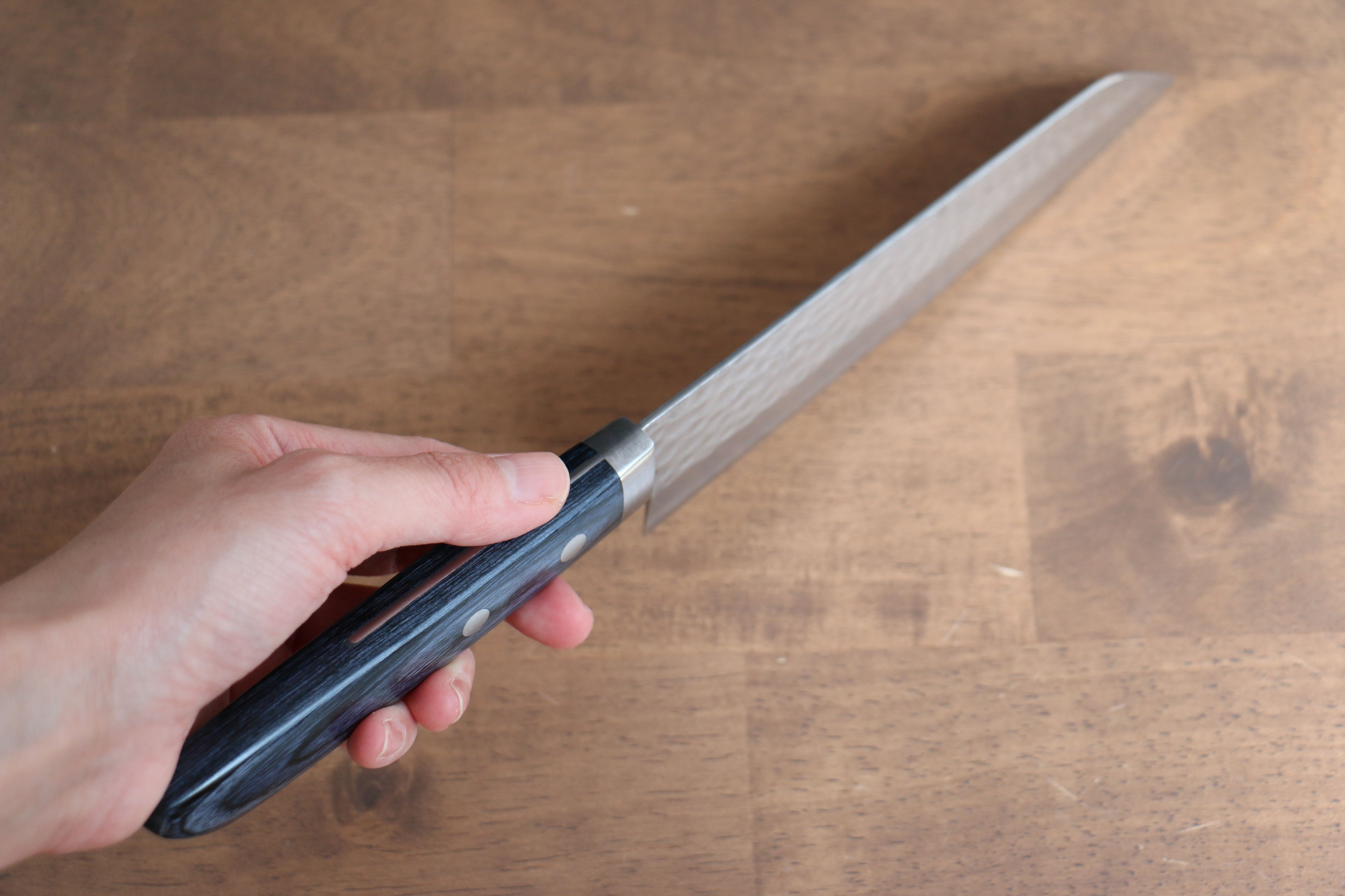 Kunihira Kokuryu VG10 Hammered Damascus Santoku 170mm Navy blue Pakka wood Handle - Japanny - Best Japanese Knife