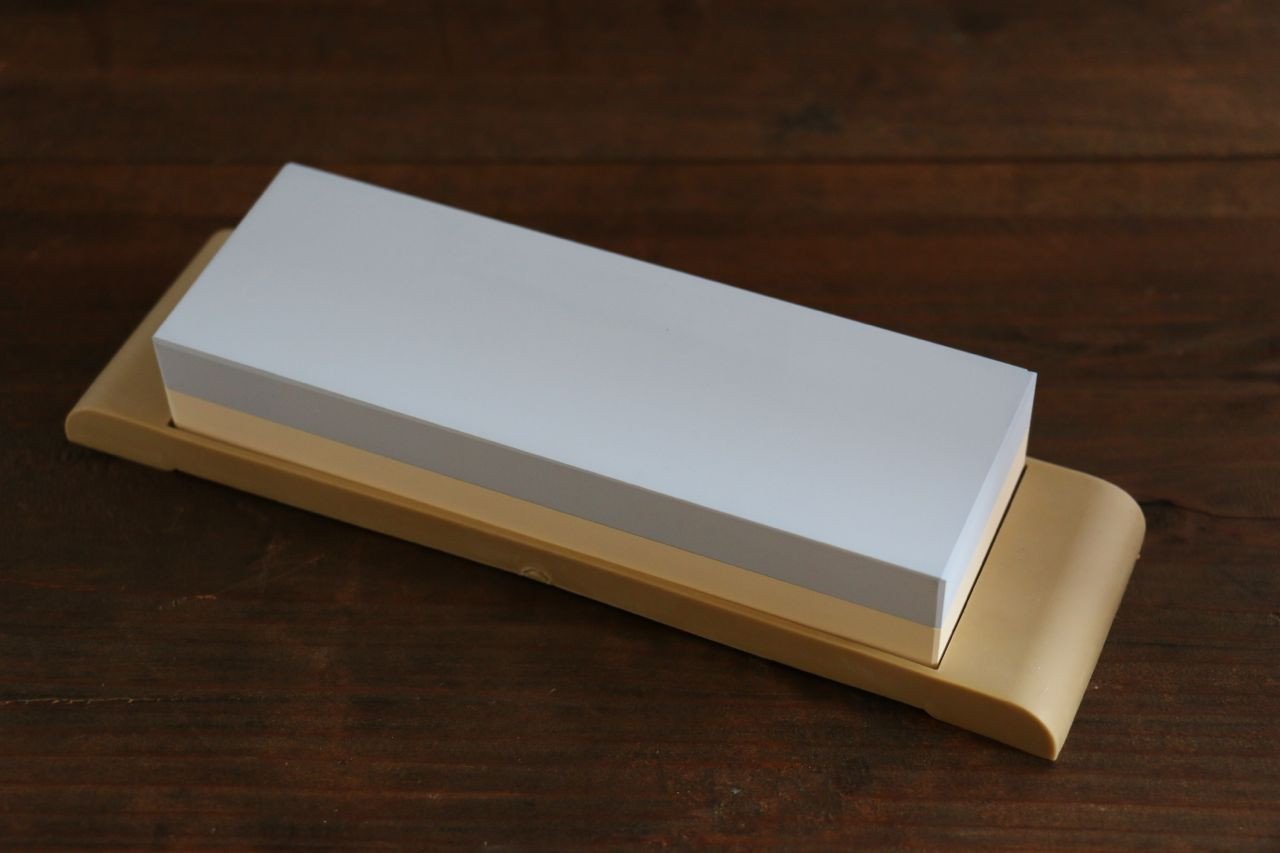 Suehiro Two Sided SMALL Sharpening Stone with Rubber Base - #1000 & #3000 (Super Deal) - Japanny - Best Japanese Knife