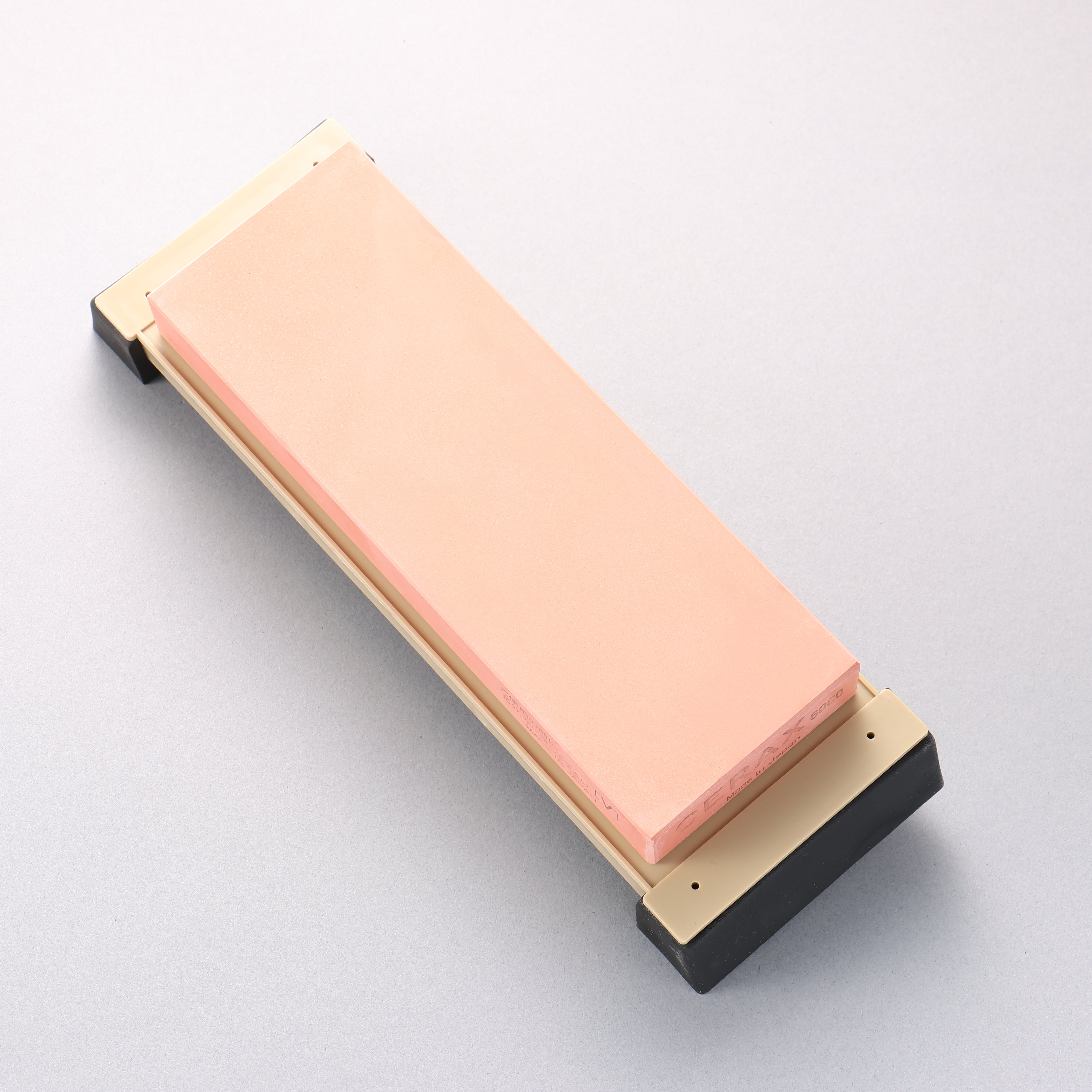 Pierre à aiguiser fine en céramique Suehiro CERAX 6060 avec base en plastique - #6000