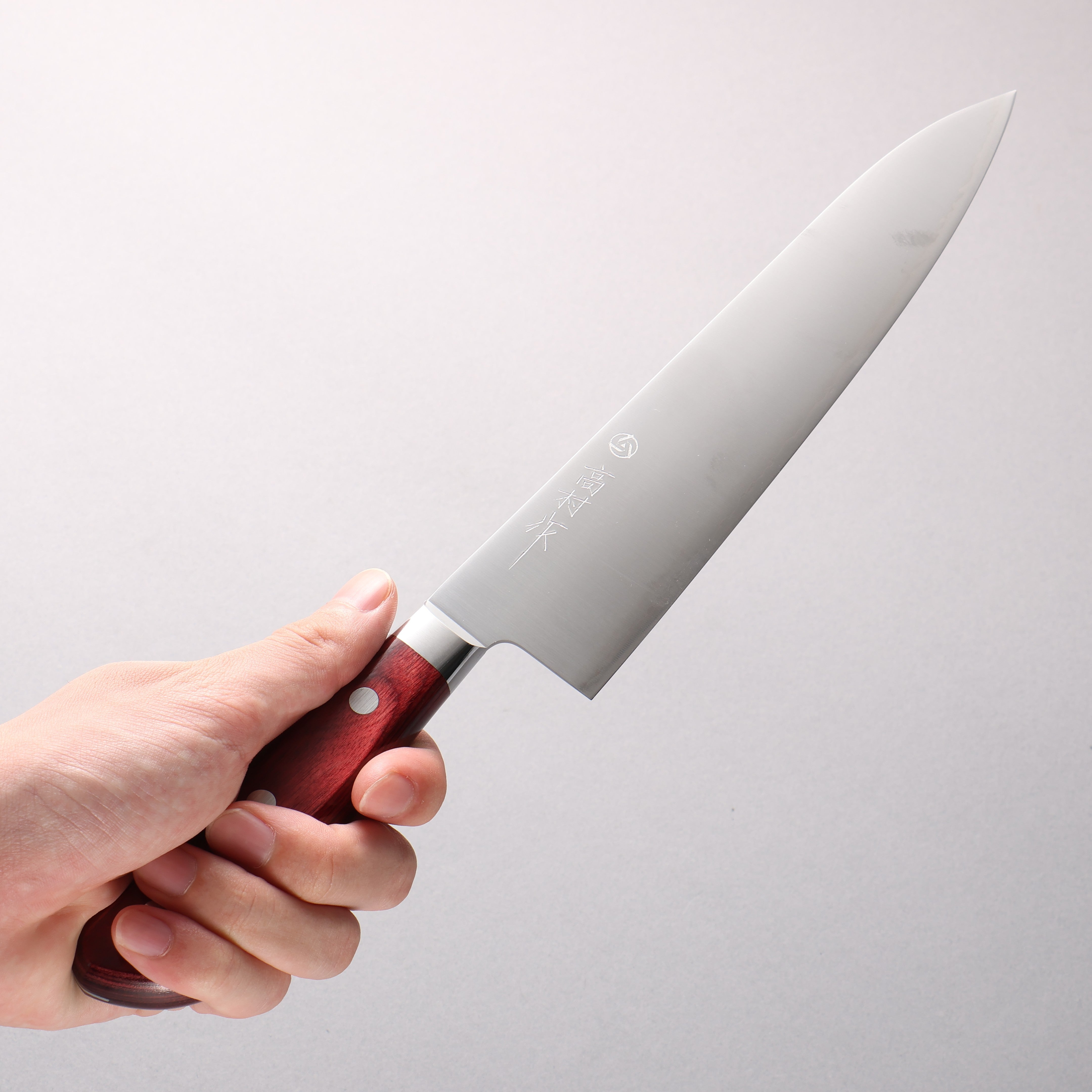 Couteaux Takamura SG2 Gyuto 210mm avec manche en bois rouge Pakka