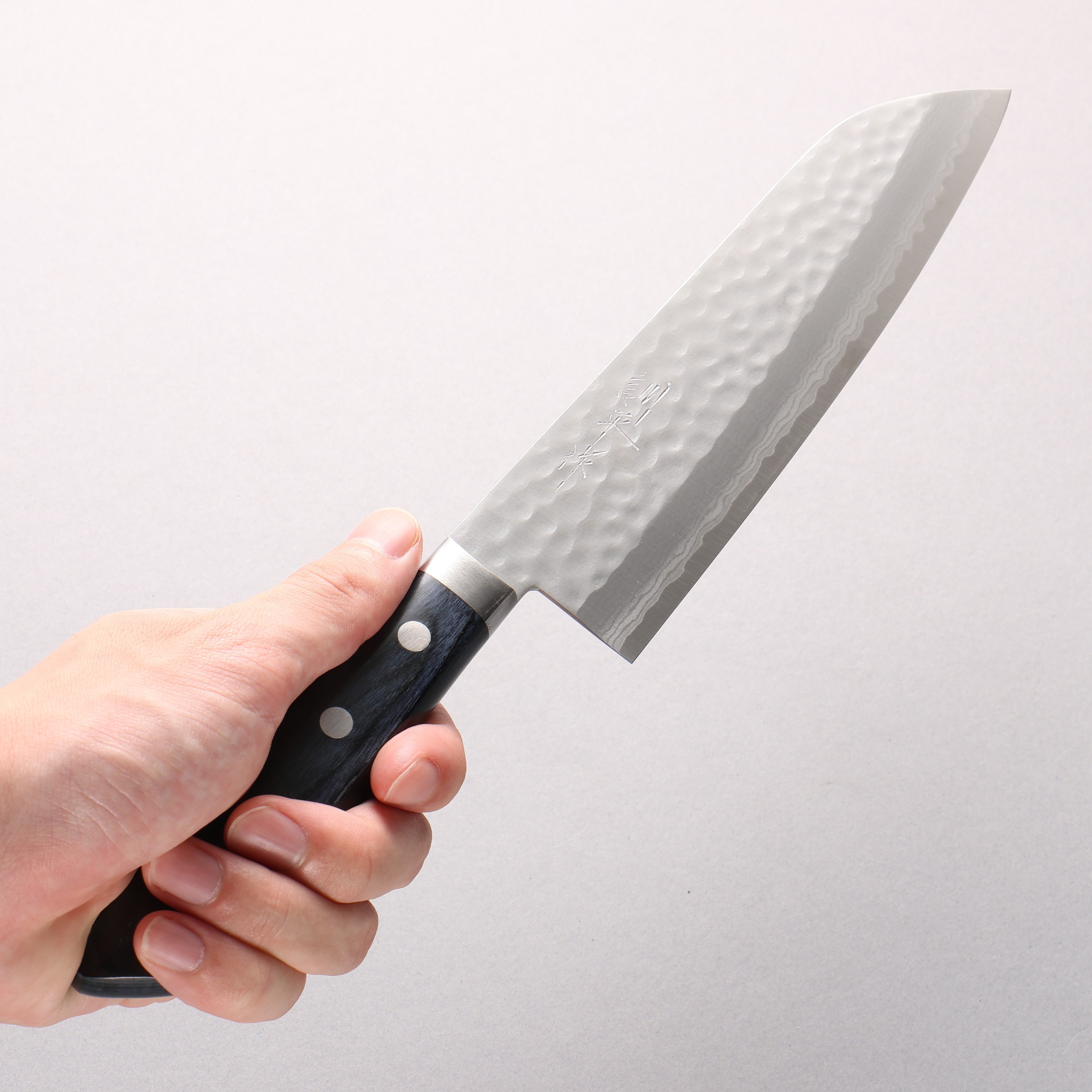 Kunihira Kokuryu VG10 Hammered Damascus Santoku 170mm Navy blue Pakka wood Handle - Japanny - Best Japanese Knife