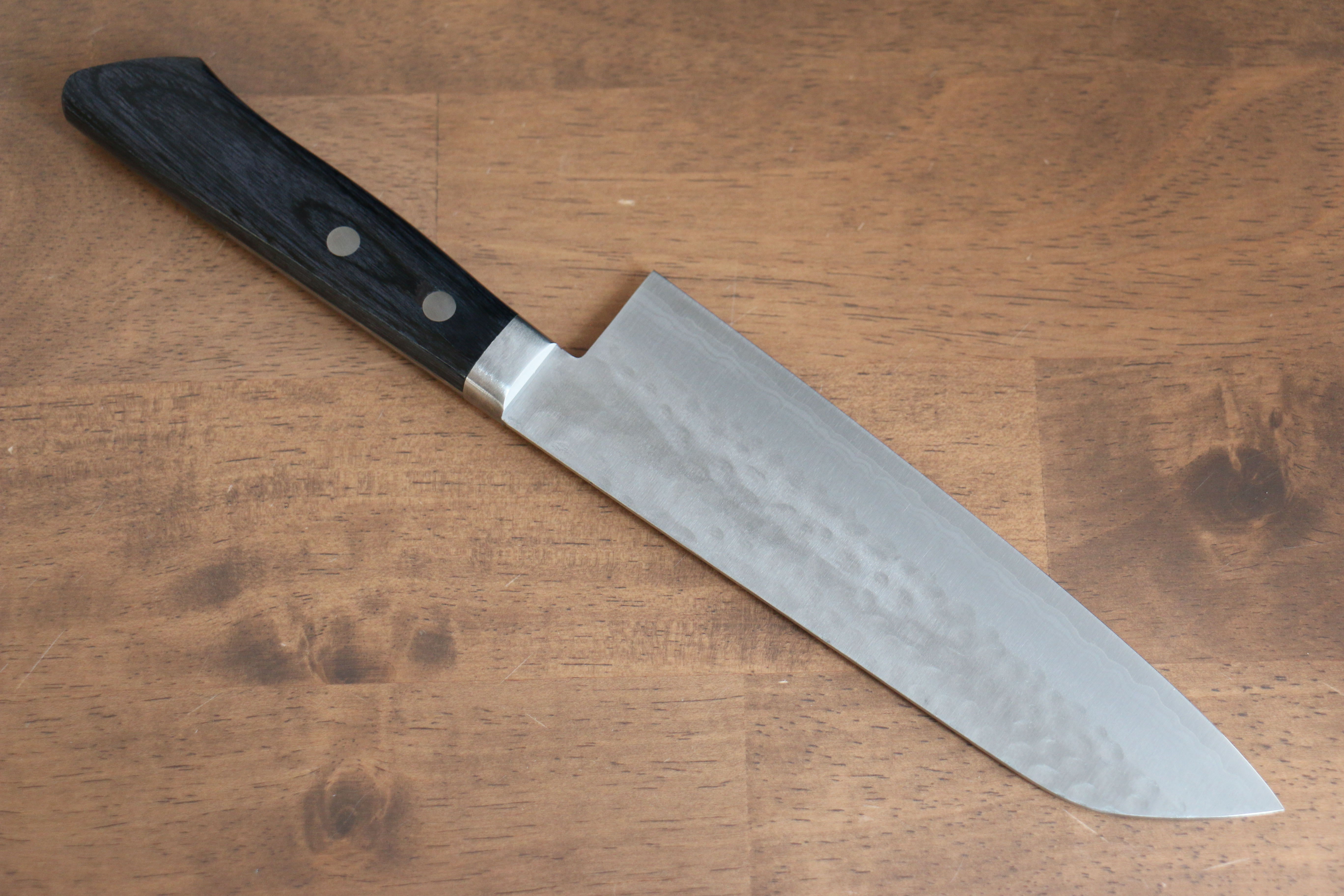 Kunihira Kokuryu VG10 Hammered Damascus Santoku 170mm Navy blue Pakka wood Handle - Japanny - Best Japanese Knife