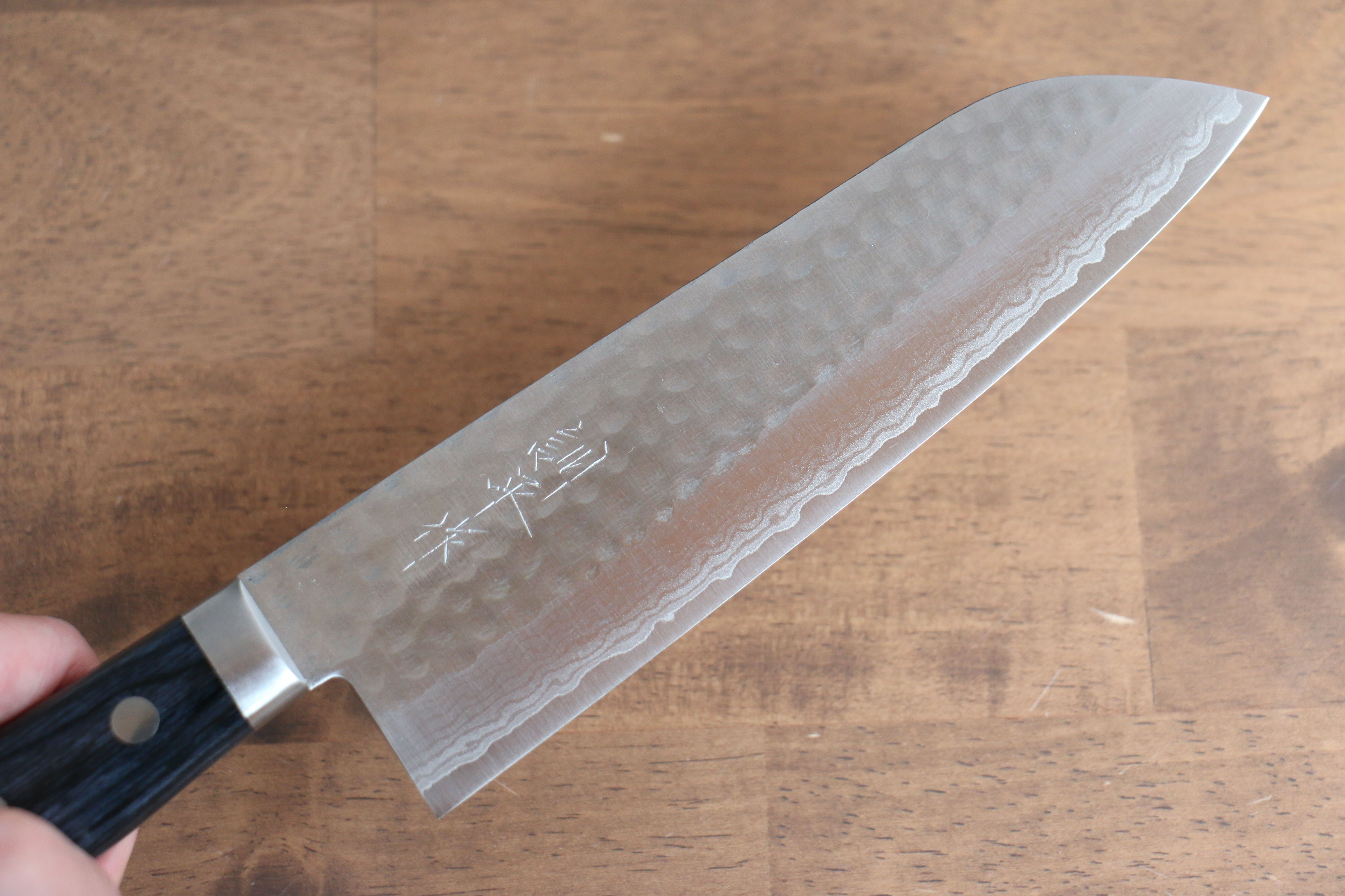 Kunihira Kokuryu VG10 Hammered Damascus Santoku 170mm Navy blue Pakka wood Handle - Japanny - Best Japanese Knife
