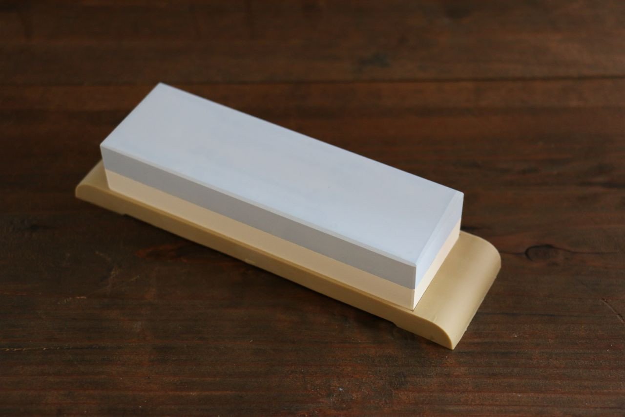 Suehiro Two Sided MINI Sharpening Stone with Rubber Base - #1000 & #3000 - Japanny - Best Japanese Knife